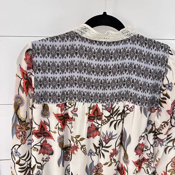 LOFT M white shabby chic V neck lace detail colorful floral lightweight blouse - Picture 10 of 13